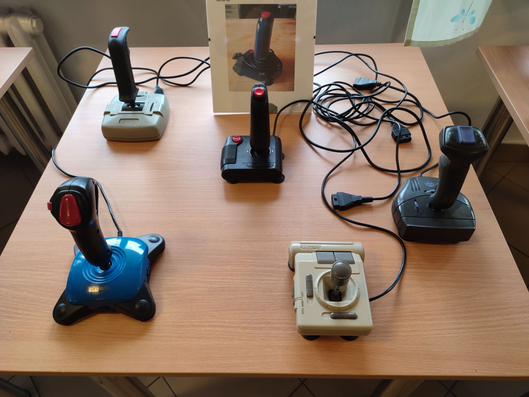 Wystawa retro komputerów w Bursie Międzyszkolnej w Lesznie