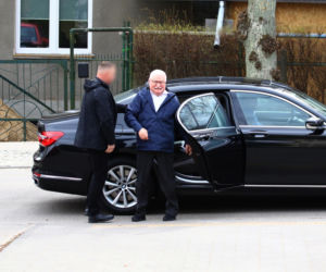 Wiosenny Lech Wałęsa na wielkanocnej mszy