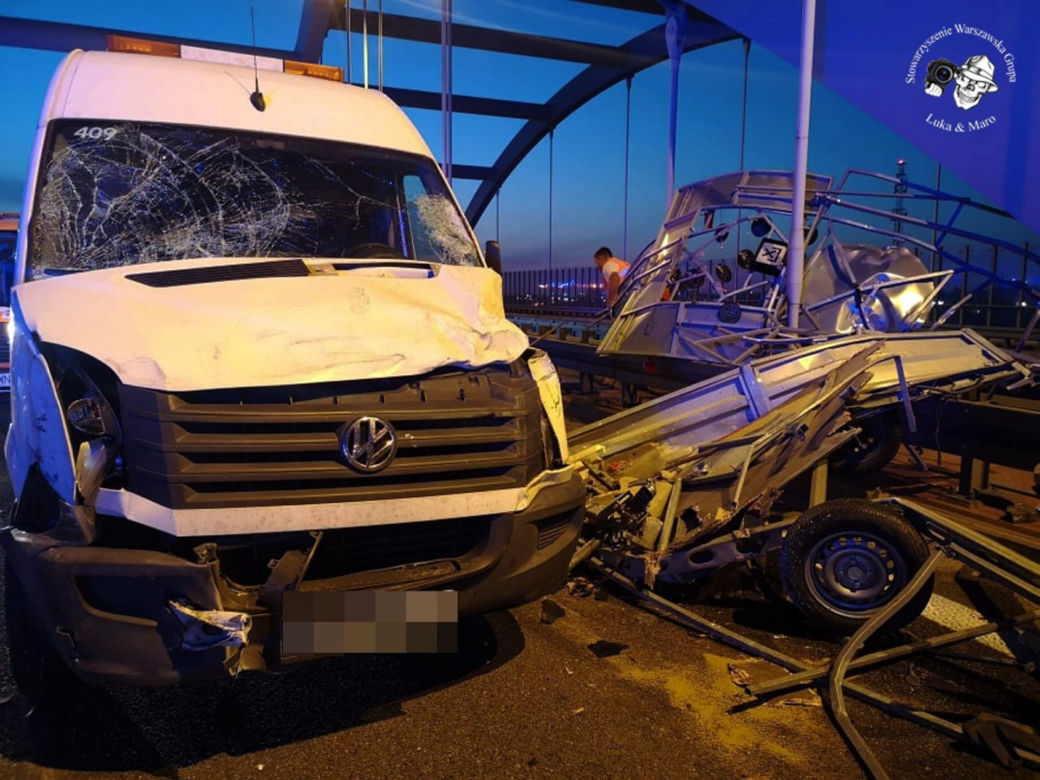 Wypadek na S8, TIR wjechał w drogowców