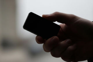 Ukrainiec z zagłuszarką na lotnisku. Kim jest Illia S. i dla kogo mógł pracować?