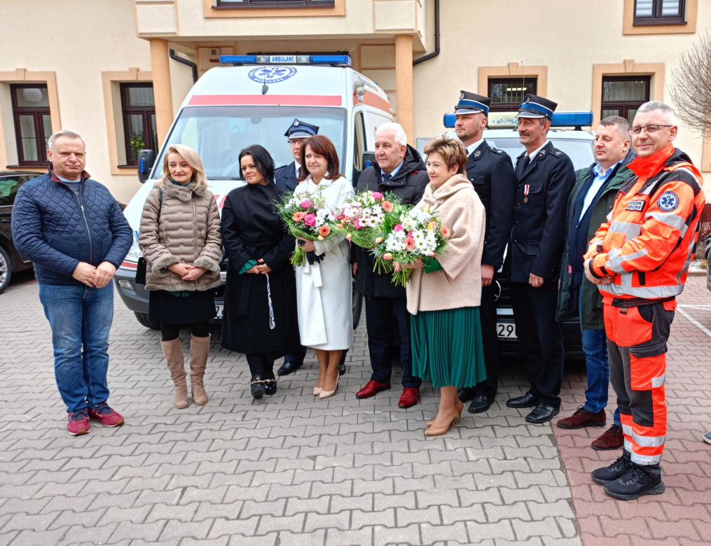 Karetki odebrali przedstawiciele OSP w Mariańskim Porzeczu i przedstawiciele Fundacji Eska Kowalscy