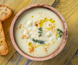 Zupa krem z kalafiora z masłem orzechowym – jeden składnik zmienia wszystko