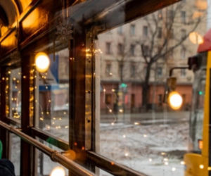 Tramwaj linii M na ulicach Warszawy