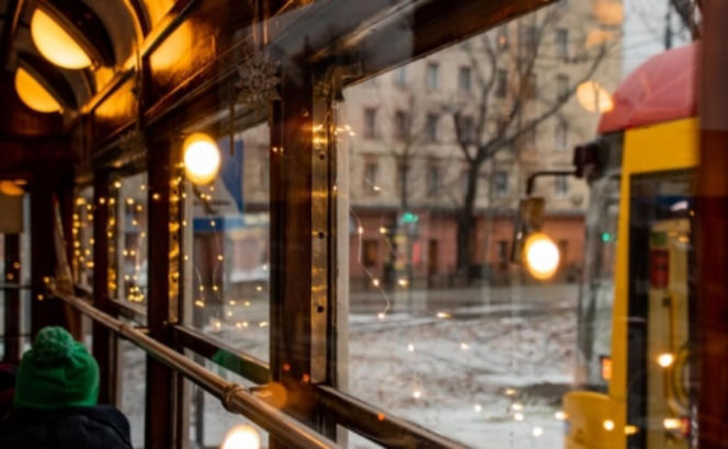 Tramwaj linii M na ulicach Warszawy