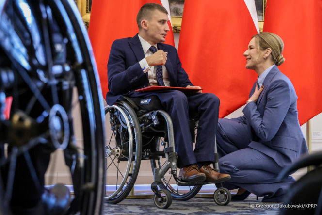 Marta Nawrocka w garniturach