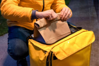 Glovo chce walczyć z marnowaniem jedzenia. Nadwyżka żywności ma trafić do potrzebujących.  Rusza nowy projekt