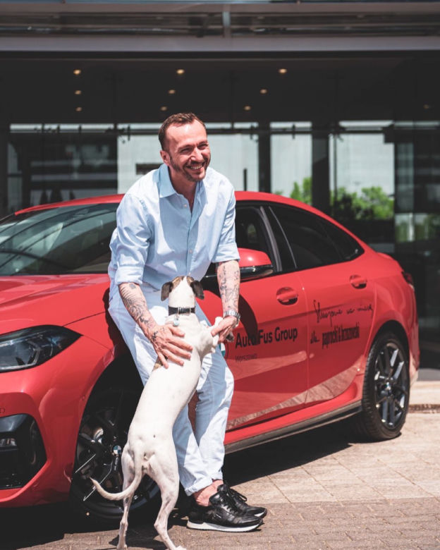 Mariusz Brzozowski wyjechał z salonu nowym BMW serii 2 Gran Coupe