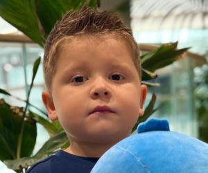 Ma tylko 6 lat, a jego mięśnie znikają. Możesz pomóc Olkowi