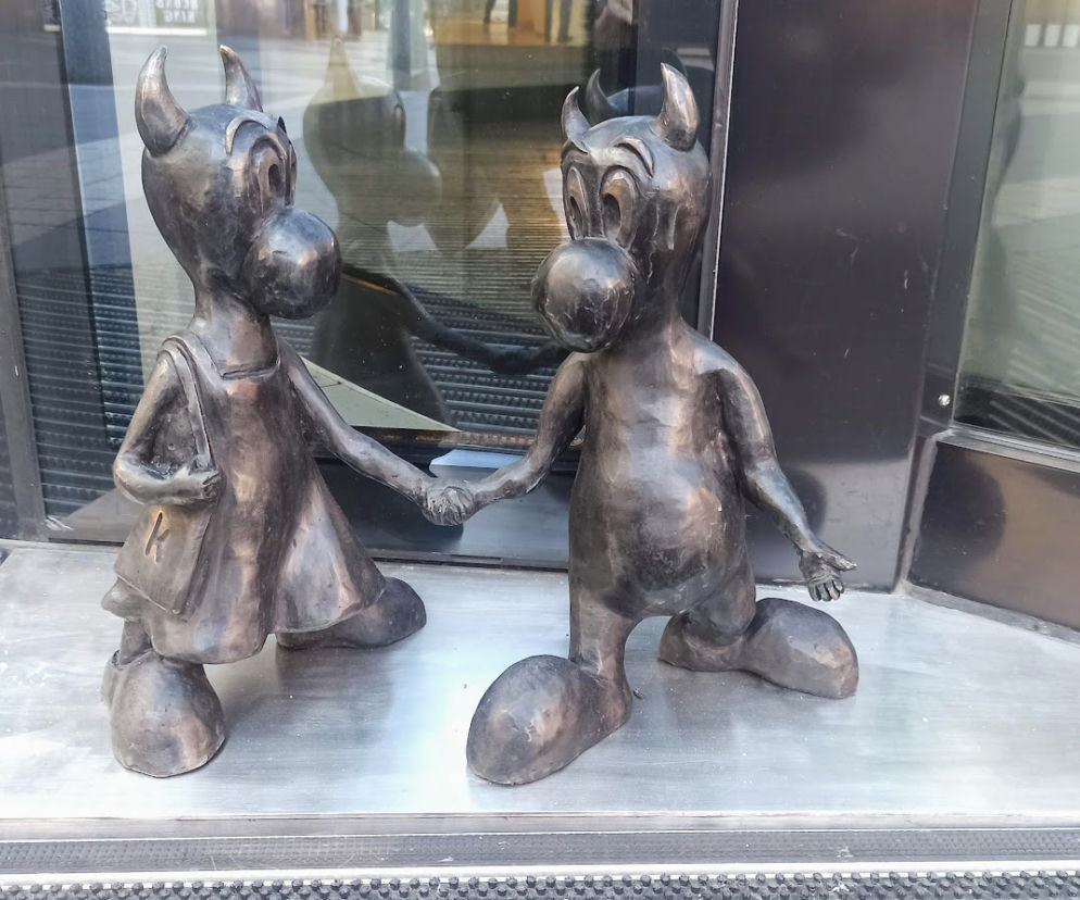 Beboki przed Galerią Katowicką