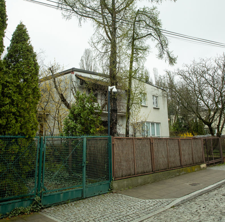 Zobacz, co Jarosław Kaczyński trzyma na parapecie