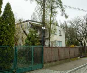 Zobacz, co Jarosław Kaczyński trzyma na parapecie