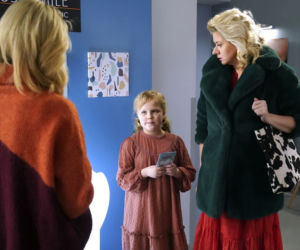 Barwy szczęścia, odc. 2264. Malwina (Joanna Gleń), Wioletta Kurzajczyk (Joanna Król), Emilka (Jessica Frankiewicz)