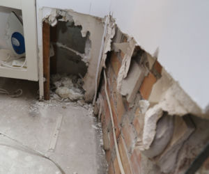 Deweloper zalał nam mieszkania! Eksplozja szamba w centrum Warszawy