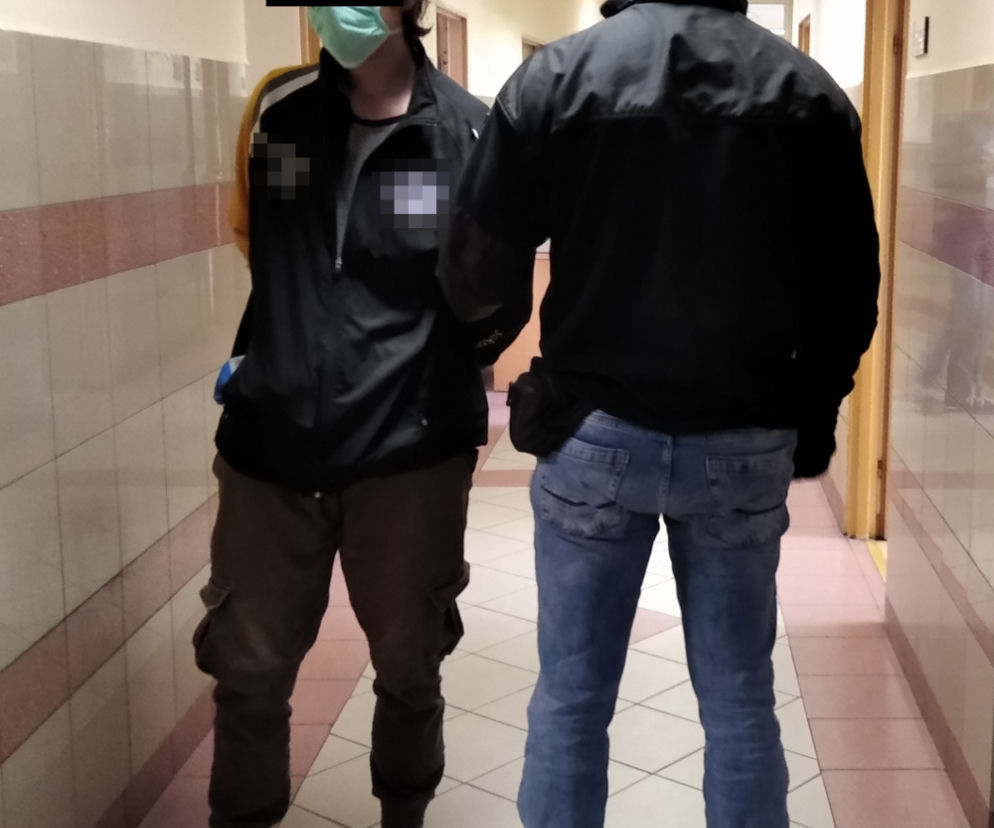 Biegał bez maseczki, zatrzymany skopał radiowóz!