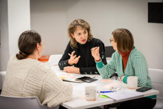 Obraz jako narzędzie do budowania relacji. Apteka Designu o odpowiedzialnym projektowaniu komunikacji wizualnej w epoce nadmiaru