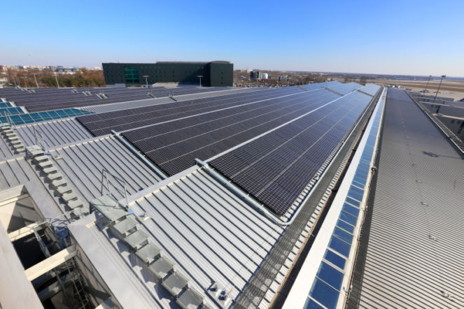 dach lotniska chopina panele solarne hochtief