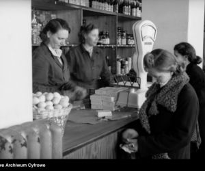 Sklep wielobranżowy Powszechny Dom Towarowy