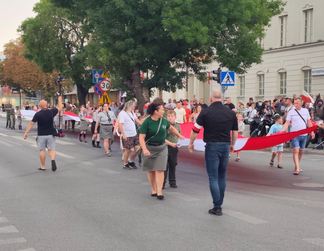 „Cześć i chwała bohaterom!”. Siedlczanie spotkali się w centrum miasta, by uczcić 82. rocznicę wybuchu Powstania Warszawskiego
