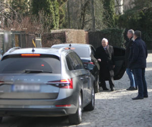 Jarosław Kaczyński nie może wrócić do domu