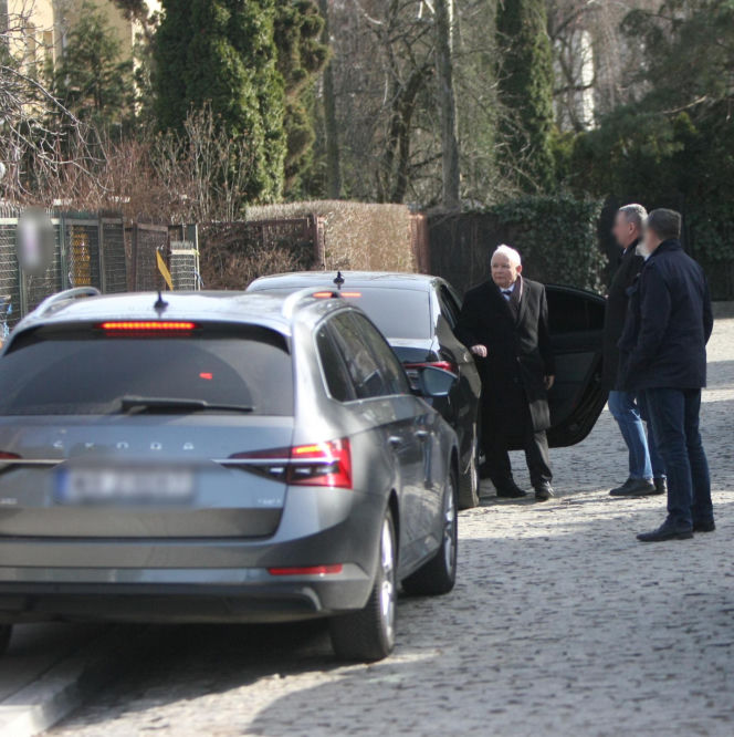 Jarosław Kaczyński nie może wrócić do domu