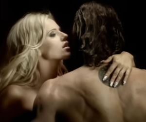 Radosław Majdan w teledysku do Katharsis