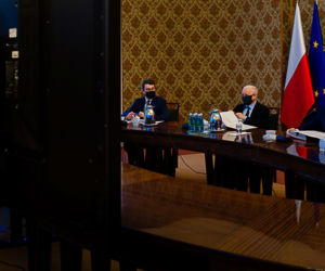 Jarosław Kaczyński zaszczepił się i postraszył buntowników