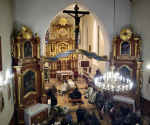 Pogrzeb 11-letniego aktora. Nikodem Marecki spoczął w białej trumnie. Żegnały go tłumy