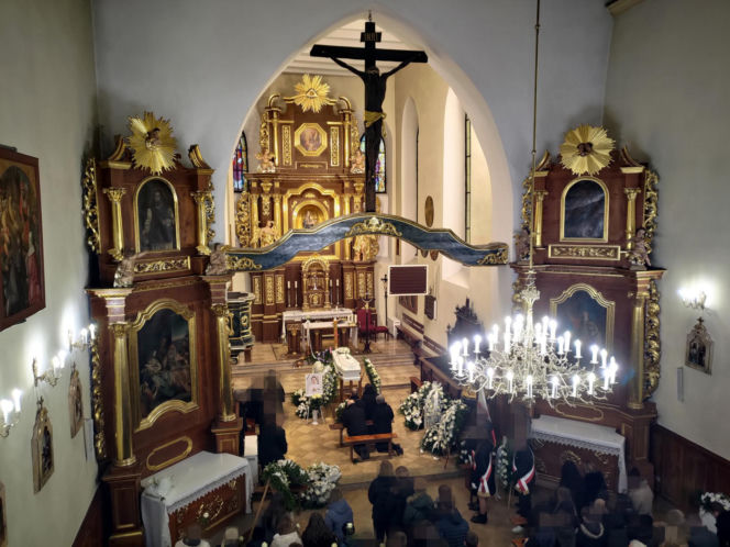 Pogrzeb 11-letniego aktora. Nikodem Marecki spoczął w białej trumnie. Żegnały go tłumy