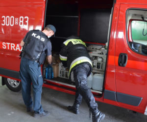 Białystok. Pół tysiąca litrów alkoholu trafiło do strażaków. Posłuży do dezynfekcji