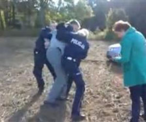 Policjanci z Bytowa próbują zatrzymać opornego kierowcę