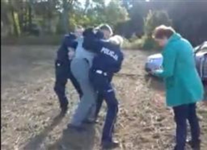 Policjanci z Bytowa próbują zatrzymać opornego kierowcę