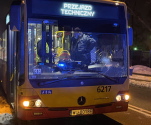 Autobus miejski potrącił dwie osoby w Ursusie