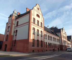 Nowa ścieżka i zieleń w nietypowym miejscu. Będą zmiany na Dąbrowskiego