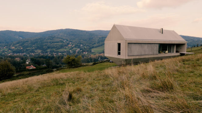 Betonowy monolit nad przepaścią. Arka Koniecznego