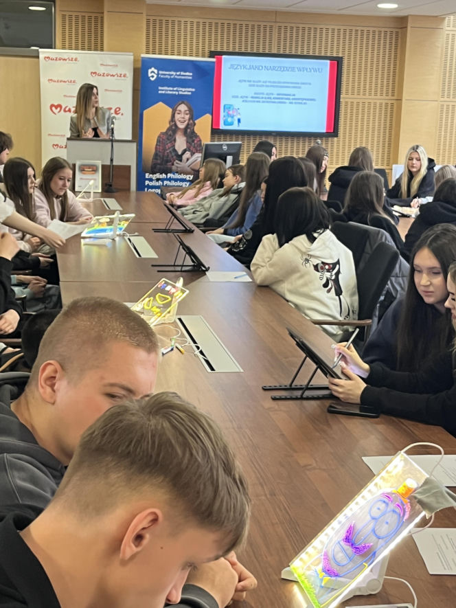 Cyfrowe Lustro Tożsamości