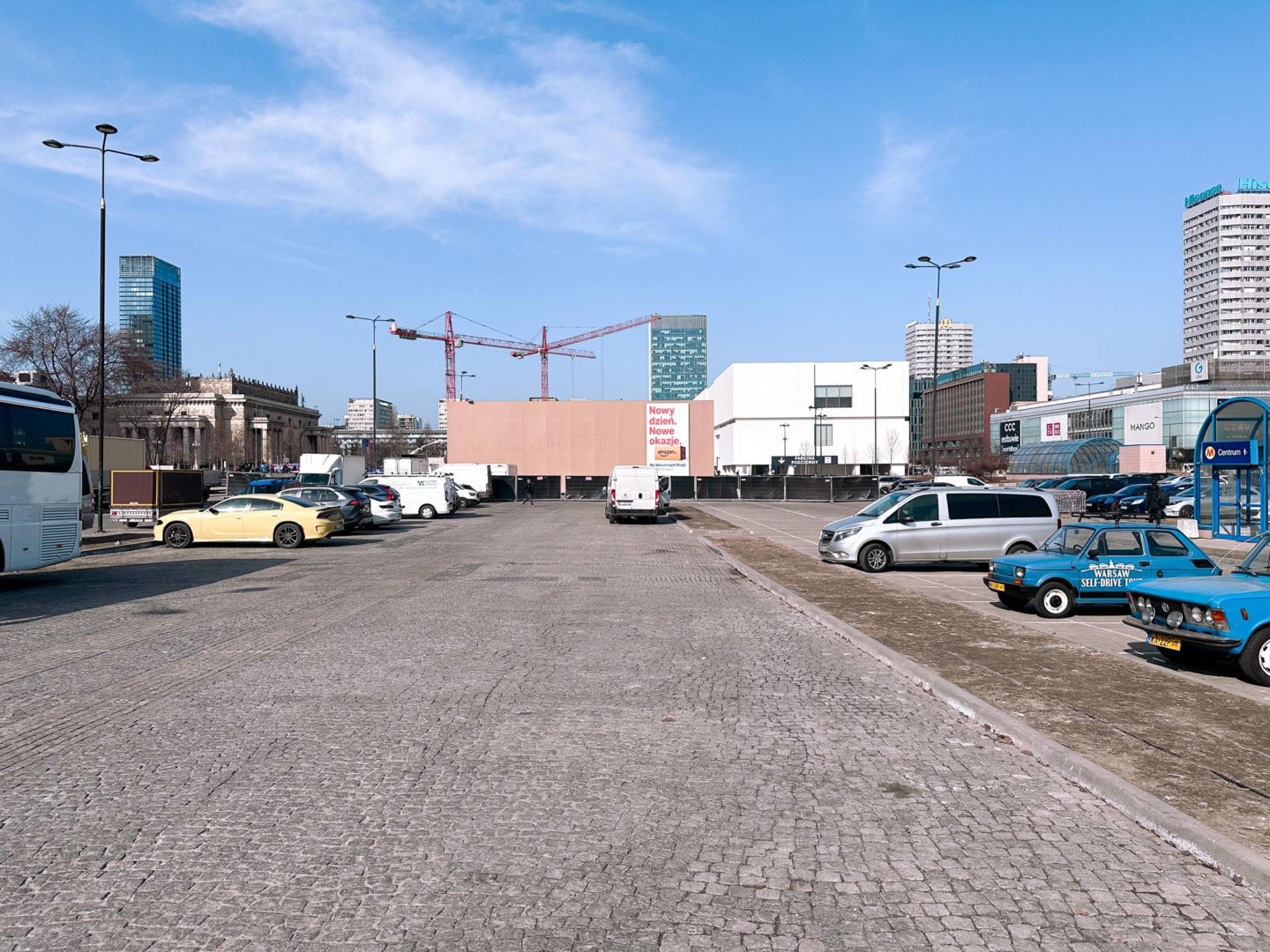 Unboxing Amazon - reklamowy pawilon na Placu Centralnym w Warszawie