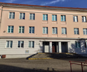 Ciało 11-letniej dziewczynki odnalezione niedaleko szkoły. Tragedia w Jeleniej Górze