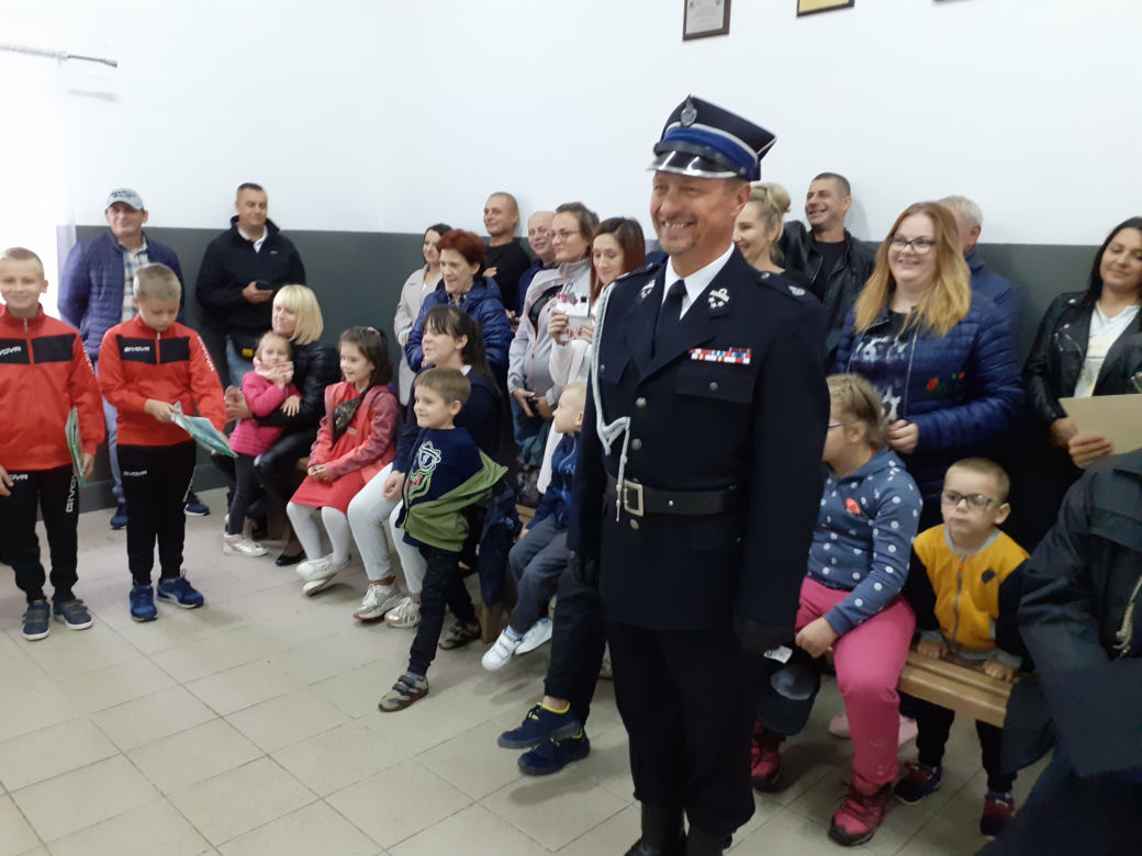 Ślubowanie Młodzieżowej Drużyny Pożarniczej OSP Dąbrówka Stany i 104-lecie jednostki