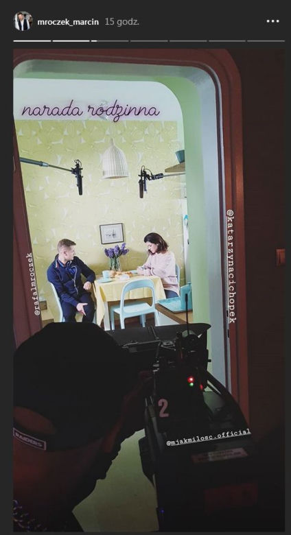 M jak miłość. Kinga (Katarzyna Cichopek), Paweł (Rafał Mroczek) na planie