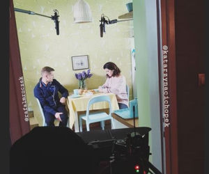 M jak miłość. Kinga (Katarzyna Cichopek), Paweł (Rafał Mroczek) na planie