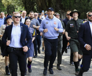 Prezydent RP Karol Nawrocki podczas trekkingu z harcerzami, młodzieżą i społecznikami pod hasłem Szlak Pamięci w Cassino