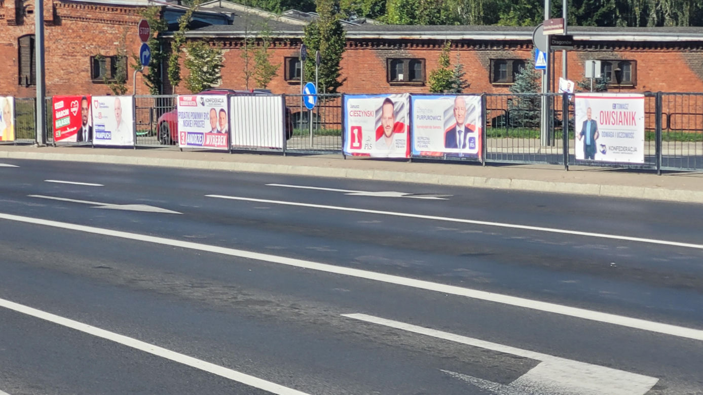 Na autobusach, słupach, budynkach. Bannery wyborcze "zalały" Olsztyn [ZDJĘCIA]