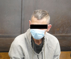 Proces małżeństwa oskarżonego o spowodowanie ciężkich obrażeń ciała po ataku psów