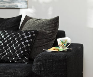 Sofa w nowoczesny salonie