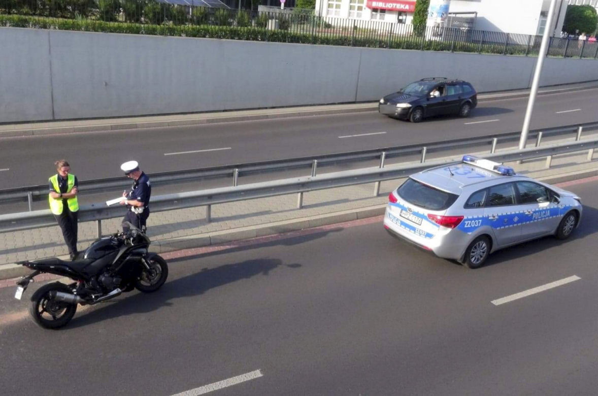 Warszawa. 35-latek zginął na Wawrze! Huknął motocyklem w barierki