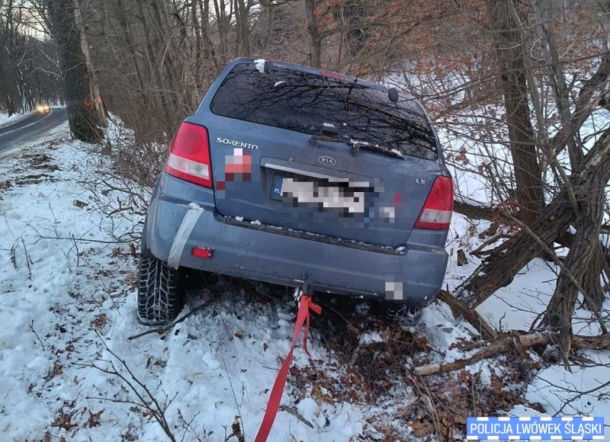 Kia w rowie! 49-latka z Karkonoszy z promilami i surowy wyrok