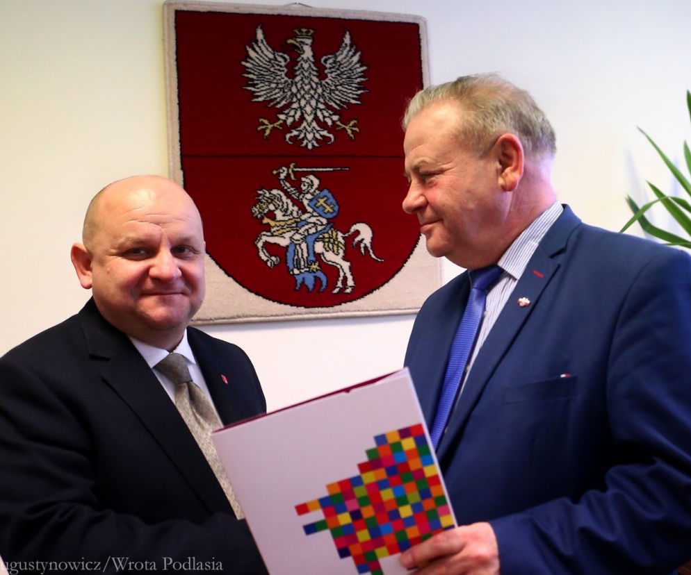 Przemysław Sarosiek (z lewej) to nowy dyrektor WORD Białystok