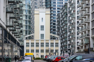 Lofty w dawnej fabryce karabinów. Pośrodku „wolskiego Hongkongu” wyremontowali wieżę
