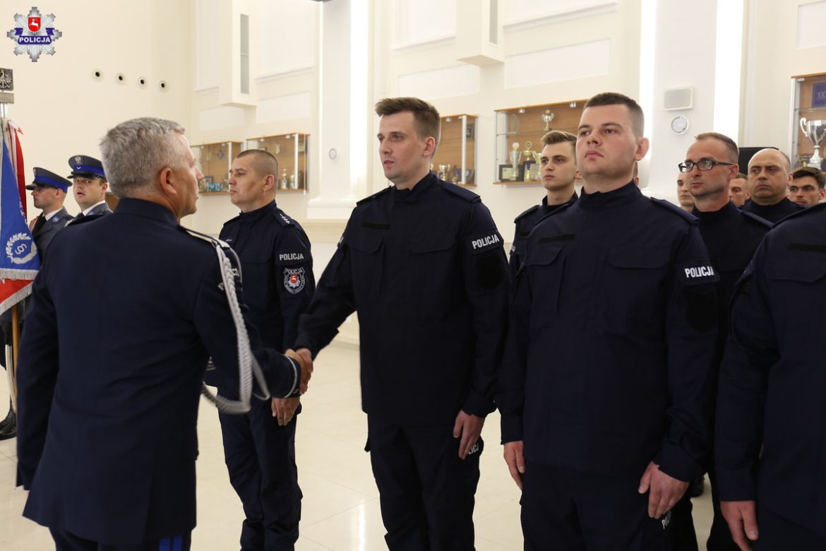 Lublin: Nowi policjanci złożyli ślubowanie. Nowi funkcjonariusze w Lubelskiem [ZDJĘCIA]