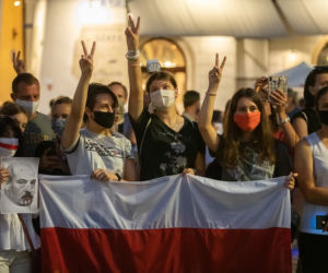 Manifestacja Białorusinów na rynku w Krakowie. Precz z Łukaszenką!